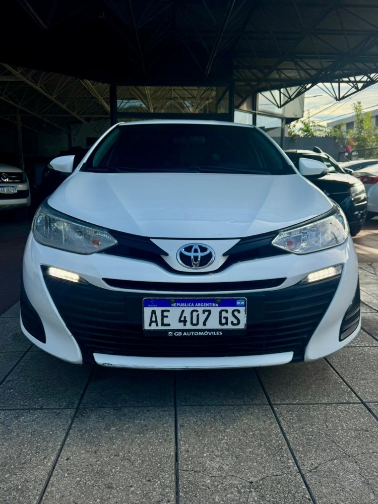 Toyota Yaris XS — foto 2